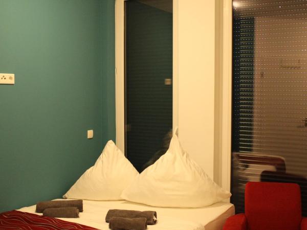 Lovely Studio Cologne West - Neues Momomotel : photo 5 de la chambre chambre double Économique