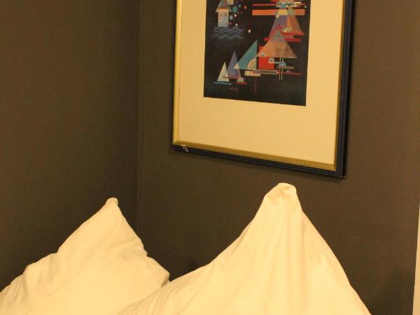 Lovely Studio Cologne West - Neues Momomotel : photo 1 de la chambre chambre double Économique