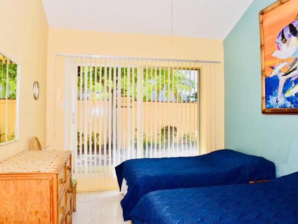 VILLA PARA 5 Personas 4 adultos y 1 Menor En HOTEL TSORO IXTAPA WIFI GRATIS : photo 8 de la chambre chambre quadruple - vue sur jardin