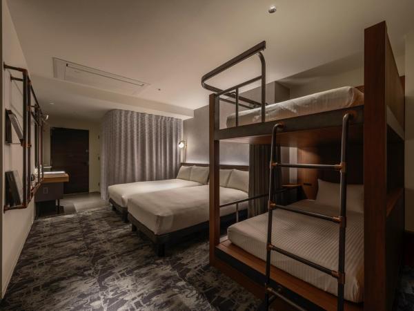 The Lively Osaka Honmachi : photo 3 de la chambre chambre lits jumeaux supérieure avec lits superposés et pièce à vivre