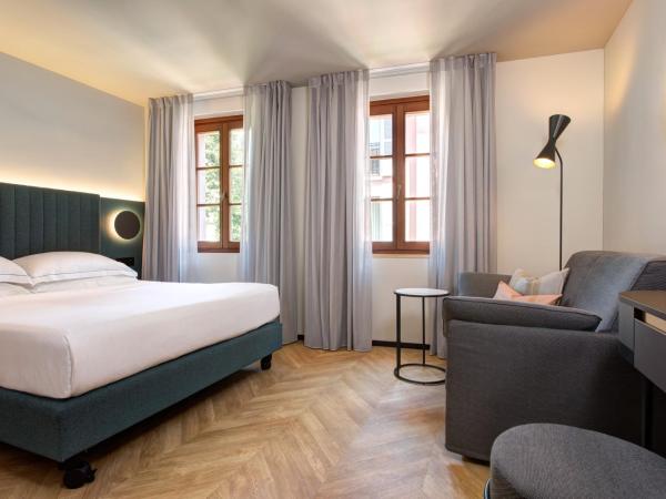 LUGANODANTE - We like you : photo 5 de la chambre chambre avec lit d'appoint et climatisation