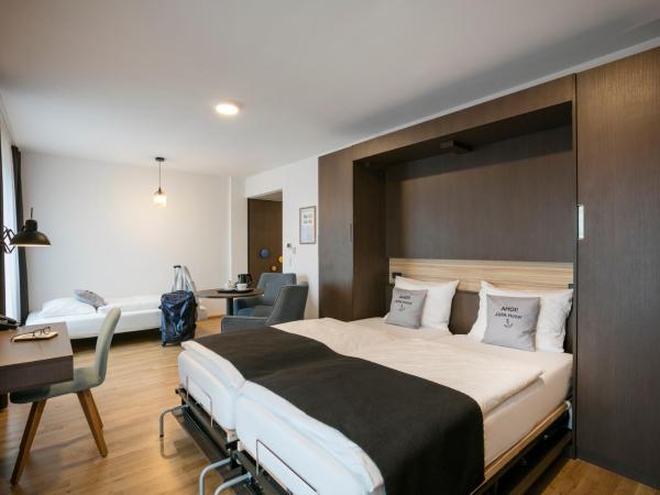JUFA Hotel Hamburg HafenCity : photo 1 de la chambre suite confort (5 adultes)