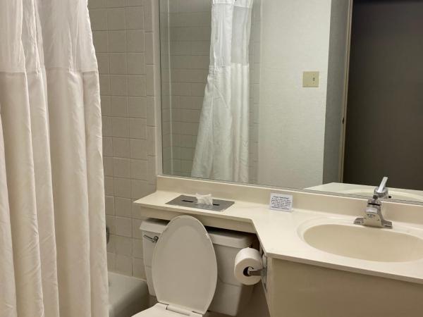 Ramada by Wyndham Albuquerque Midtown : photo 7 de la chambre chambre lit king-size deluxe - non-fumeurs