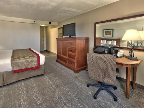 Ramada by Wyndham Albuquerque Midtown : photo 2 de la chambre chambre lit king-size - accessible aux personnes à mobilité réduite - non-fumeurs