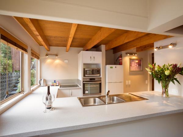 Cranbury Court Apartments : photo 10 de la chambre appartement - vue sur lac