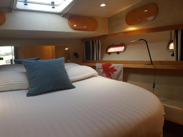 BOAT APPART TITANIC Cherbourg motor yacht à quai ROSE STAR : photo 4 de la chambre bateau