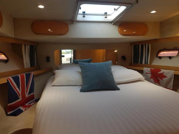 BOAT APPART TITANIC Cherbourg motor yacht à quai ROSE STAR : photo 8 de la chambre bateau