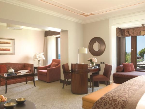 Four Seasons Hotel Istanbul at the Bosphorus : photo 1 de la chambre suite lit king-size junior four seasons
