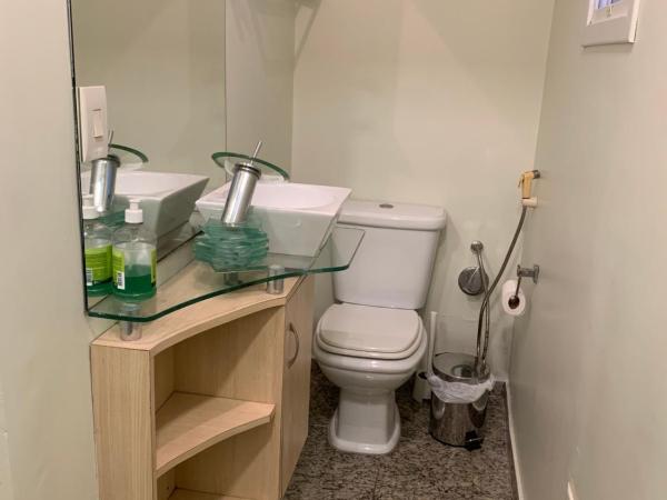 Vila Stellino Suítes : photo 5 de la chambre chambre quadruple avec salle de bains