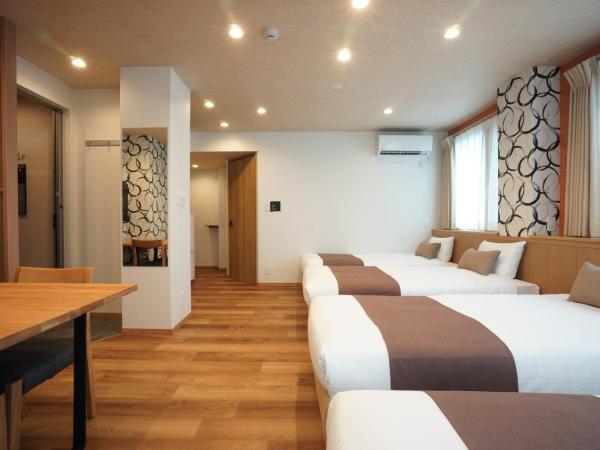 WIRES HOTEL James zaka : photo 5 de la chambre chambre quadruple