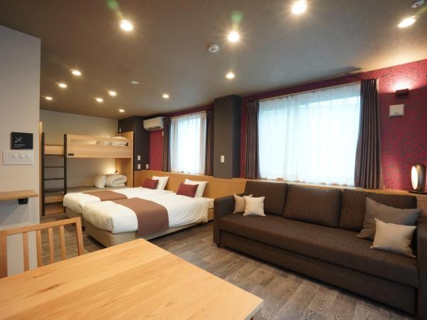 WIRES HOTEL James zaka : photo 9 de la chambre chambre quintuple