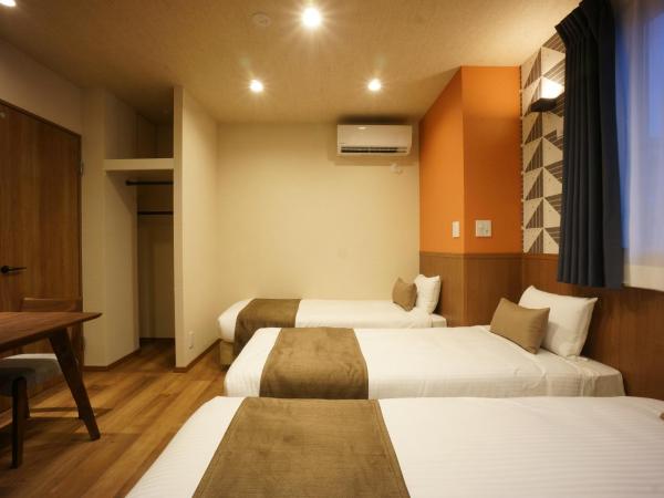 WIRES HOTEL James zaka : photo 3 de la chambre chambre triple