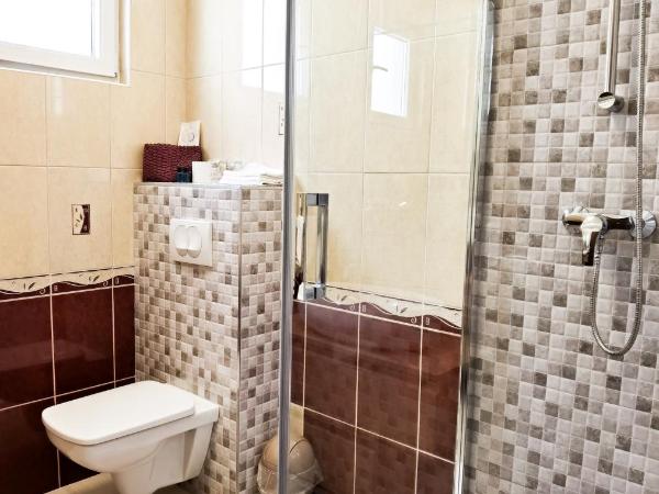 Villa Okruk-10 meters away from the beach : photo 10 de la chambre chambre double