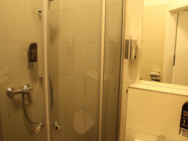 Lovely Studio Cologne West - Neues Momomotel : photo 2 de la chambre chambre double