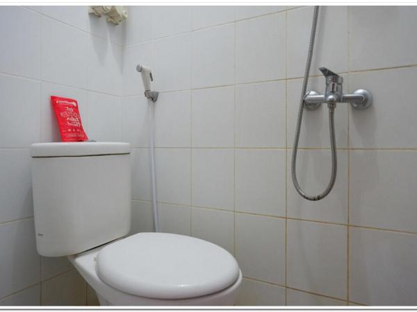 RedDoorz near Jogja Expo Center 2 : photo 8 de la chambre chambre double