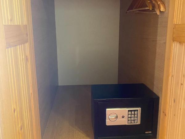 Eddie's Sea View Rooms Old Town : photo 4 de la chambre small double room with hill view