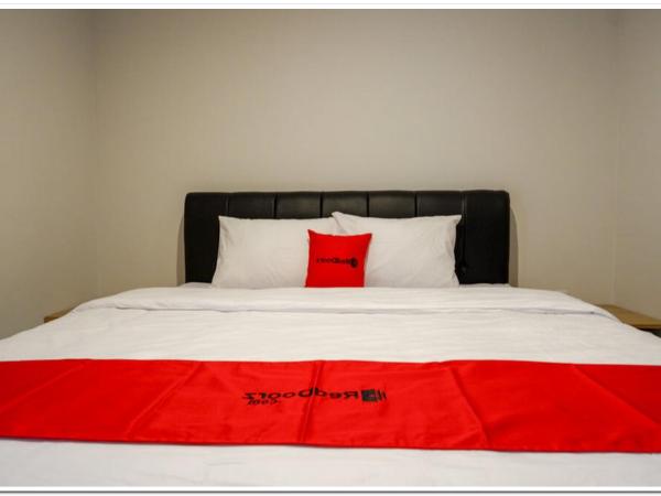 RedDoorz near Sleman City Hall 2 : photo 7 de la chambre chambre deluxe