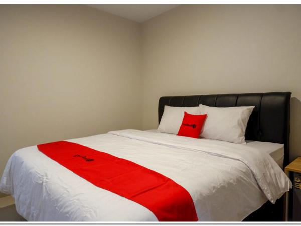 RedDoorz near Sleman City Hall 2 : photo 6 de la chambre chambre deluxe