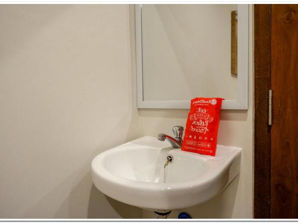 RedDoorz near Sleman City Hall 2 : photo 3 de la chambre chambre deluxe