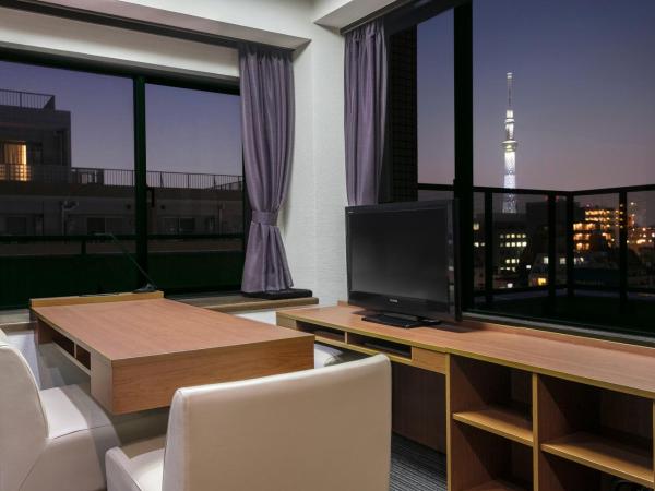 HOTEL MYSTAYS Kameido : photo 2 de la chambre chambre lits jumeaux deluxe - vue sur skytree - non-fumeurs - ménage optionnel