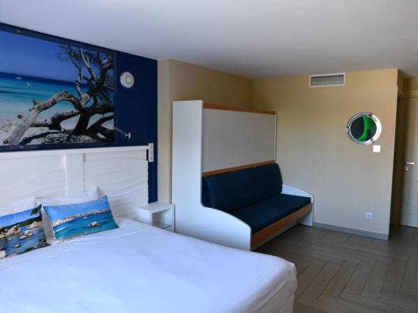 Hôtel Le Claridge : photo 5 de la chambre chambre familiale