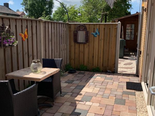 B&B Diemerplein : photo 2 de la chambre chambre lit king-size - vue sur jardin