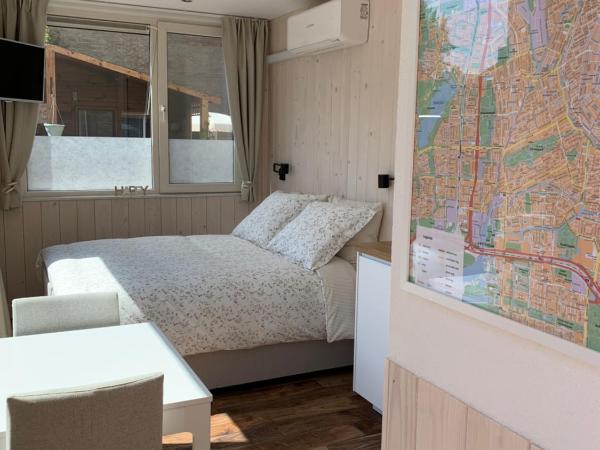 B&B Diemerplein : photo 6 de la chambre chambre lit king-size - vue sur jardin