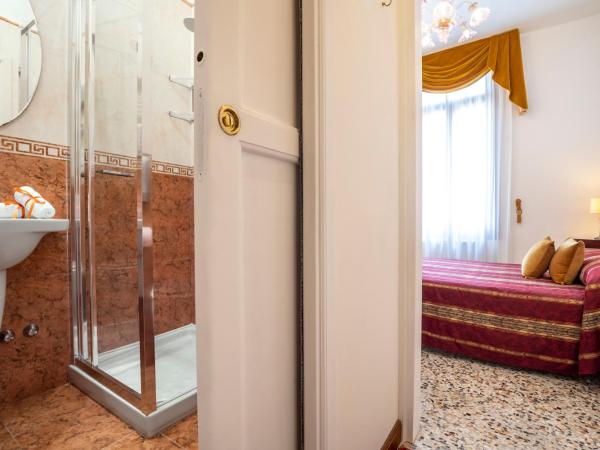 Palazzo Schiavoni Residenza d'epoca & Suite-Apartments : photo 7 de la chambre petite chambre double