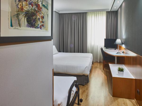 Silken Juan de Austria : photo 5 de la chambre chambre double ou lits jumeaux confort avec lit d'appoint