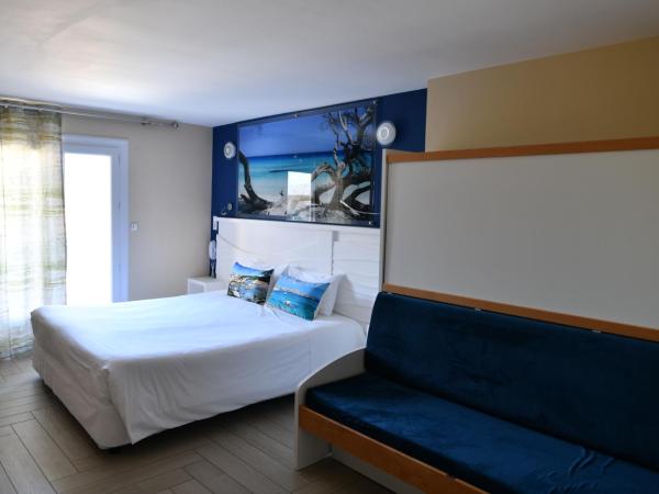 Hôtel Le Claridge : photo 4 de la chambre chambre familiale