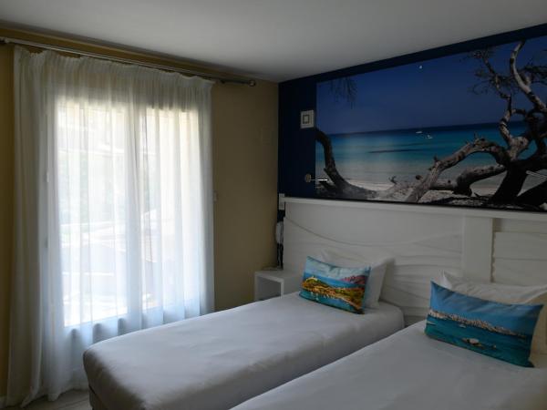 Hôtel Le Claridge : photo 10 de la chambre chambre lits jumeaux supérieure