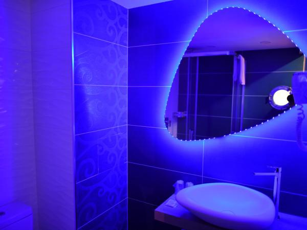 Hôtel Le Claridge : photo 7 de la chambre chambre double supérieure