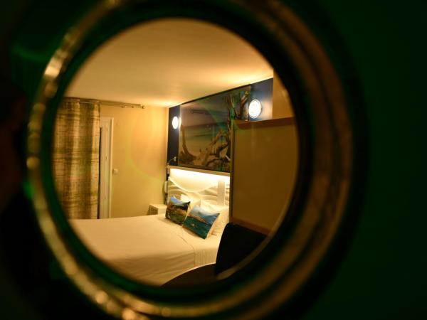 Hôtel Le Claridge : photo 7 de la chambre chambre familiale