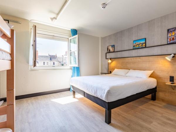 ibis Blois Centre Château : photo 2 de la chambre chambre familiale avec 1 lit double et 1 lit superposé