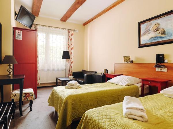Hotel Legenda : photo 2 de la chambre chambre double avec lit d'appoint