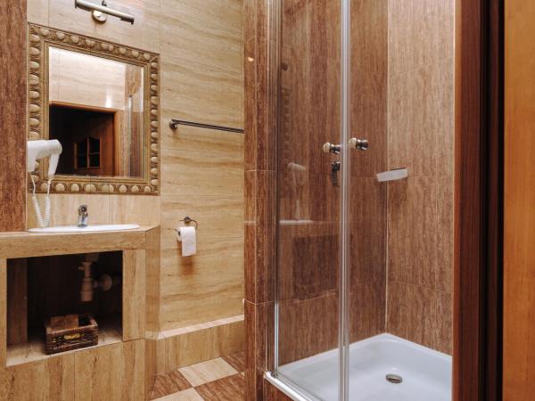 Hotel Legenda : photo 3 de la chambre chambre double avec lit d'appoint