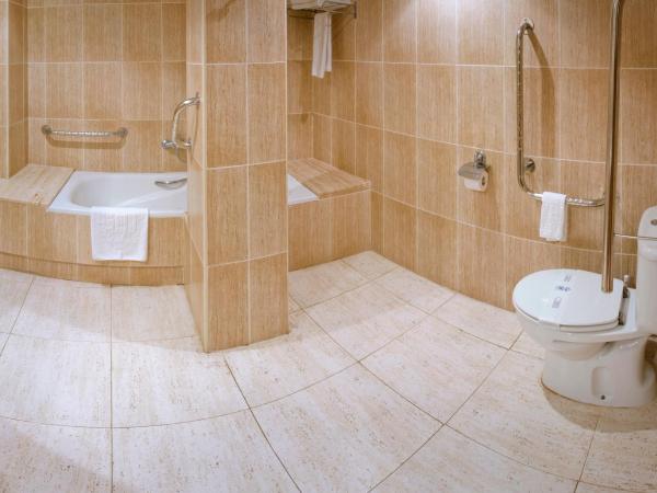 Hotel GHT Neptuno-Tossa & Venus SPA : photo 10 de la chambre chambre triple