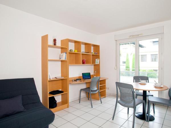 Séjours & Affaires Annecy Le Pont Neuf : photo 4 de la chambre appartement