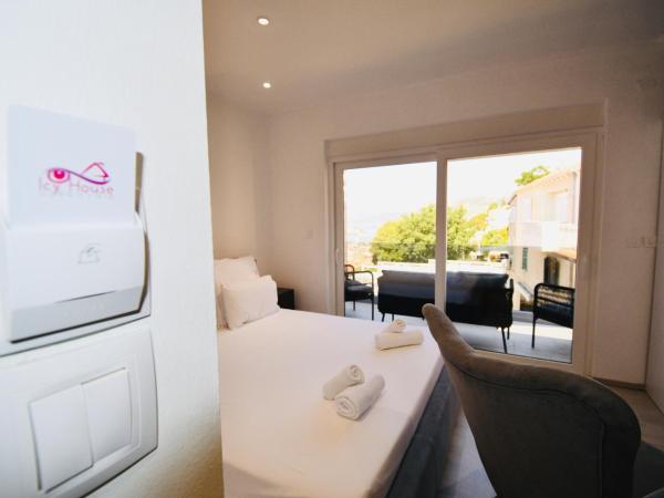 Dubrovnik Icy Guest House : photo 9 de la chambre chambre double supérieure avec balcon - vue sur mer