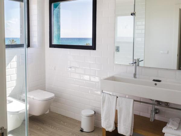 Hotel Almirante : photo 8 de la chambre chambre double supérieure - vue sur mer