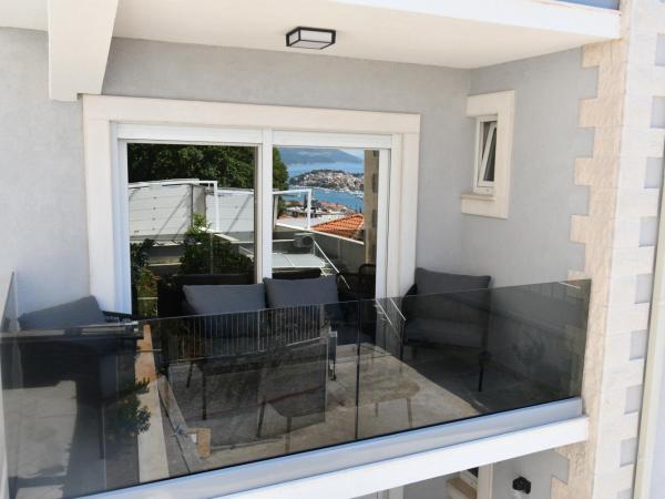 Dubrovnik Icy Guest House : photo 7 de la chambre chambre double supérieure avec balcon - vue sur mer