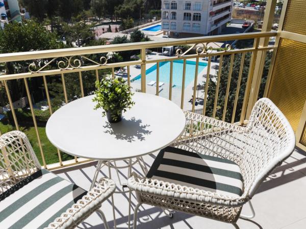 Hotel Almirante : photo 4 de la chambre chambre double ou lits jumeaux premium