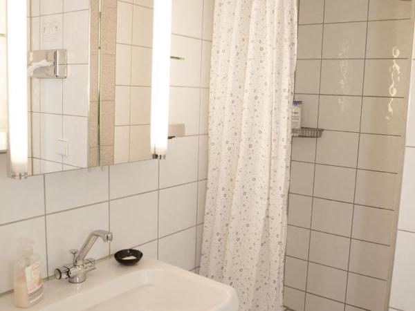 Air Boardinghouse Tulip Stockum, zu Fuß - 3 Minuten zur Messe : photo 5 de la chambre chambre double ou lits jumeaux