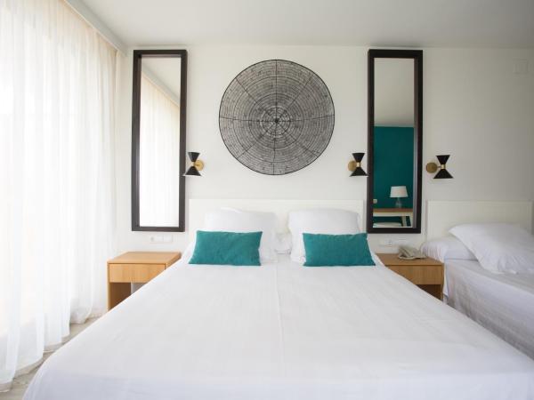 Hotel Almirante : photo 3 de la chambre chambre triple supérieure - vue sur mer