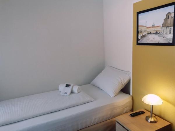 Bölsche Hotel : photo 4 de la chambre chambre lits jumeaux pour personnes à mobilité réduite