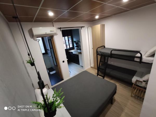 Barcelona Rooms 294 : photo 2 de la chambre chambre familiale avec salle de bains privative et kitchenette