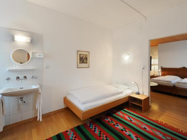 Hotel National Bern : photo 6 de la chambre chambre triple