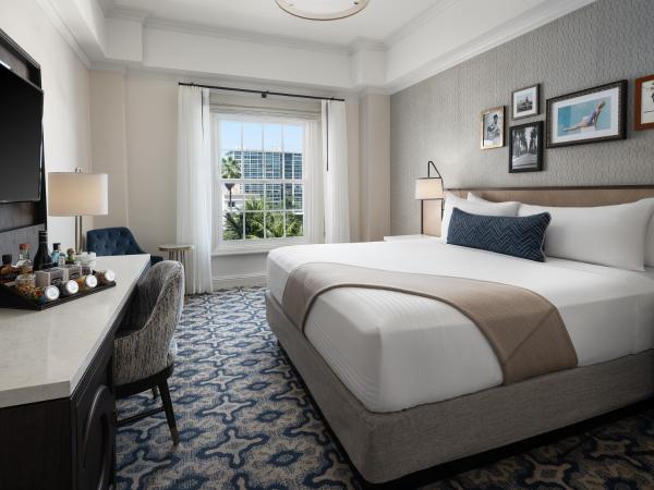 La Valencia Hotel : photo 3 de la chambre chambre lit king-size vintage