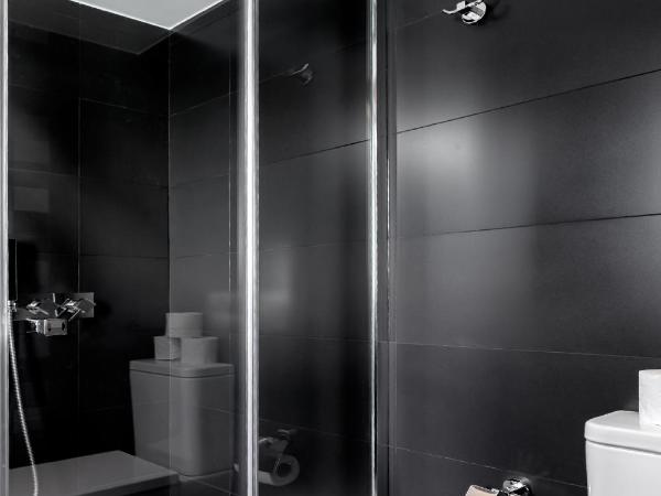 Ilheu 25 Peniche House : photo 4 de la chambre chambre simple avec salle de bains privative