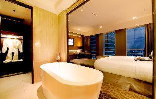 JS Luwansa Hotel & Convention Center : photo 1 de la chambre room #50260640